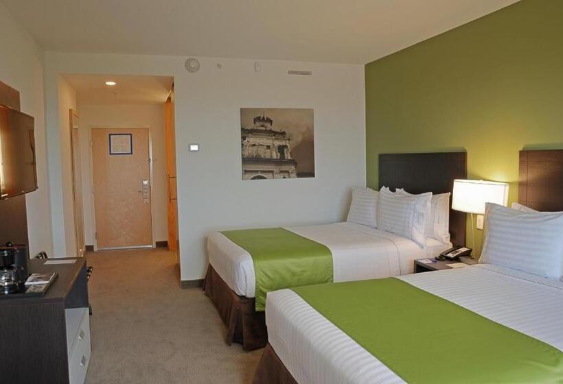 带2个双人床的标准工作室, Holiday Inn Express Managua, An Ihg