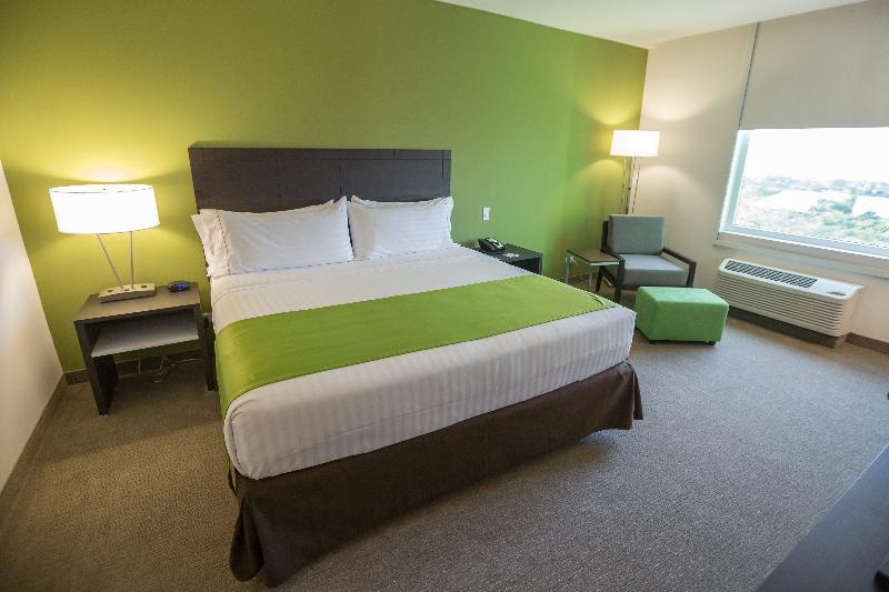 适合残疾人士使用的带超级大床的标准间, Holiday Inn Express Managua, An Ihg