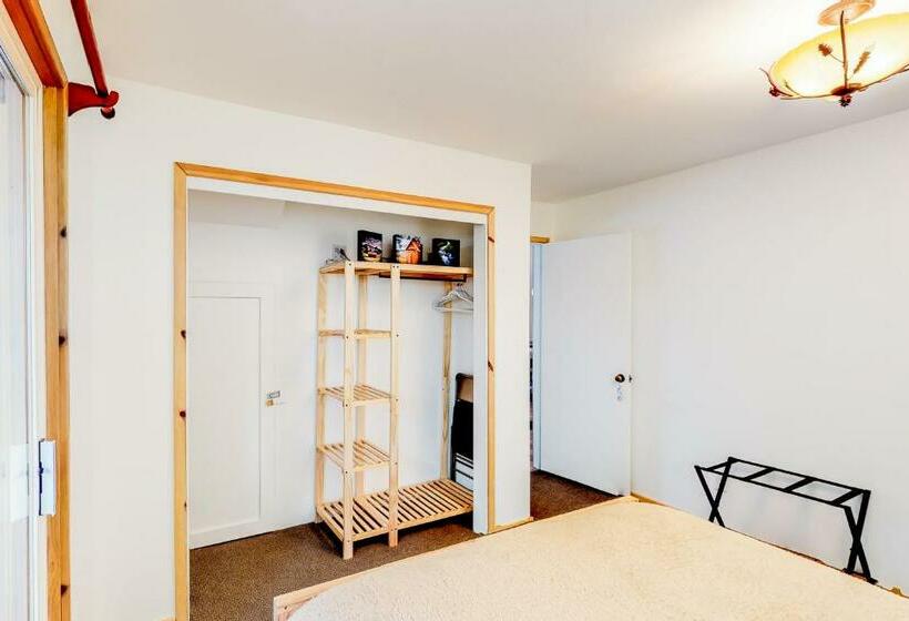 带2个卧室的公寓, Pinewood Delightful Retreat
