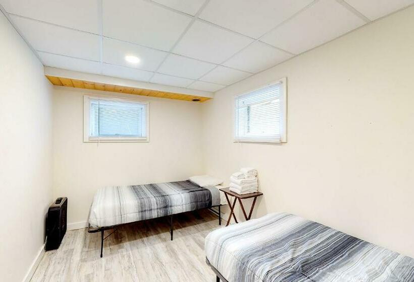 Апартаменты 2 Спальни, Modern Log Chalet   Lower Unit