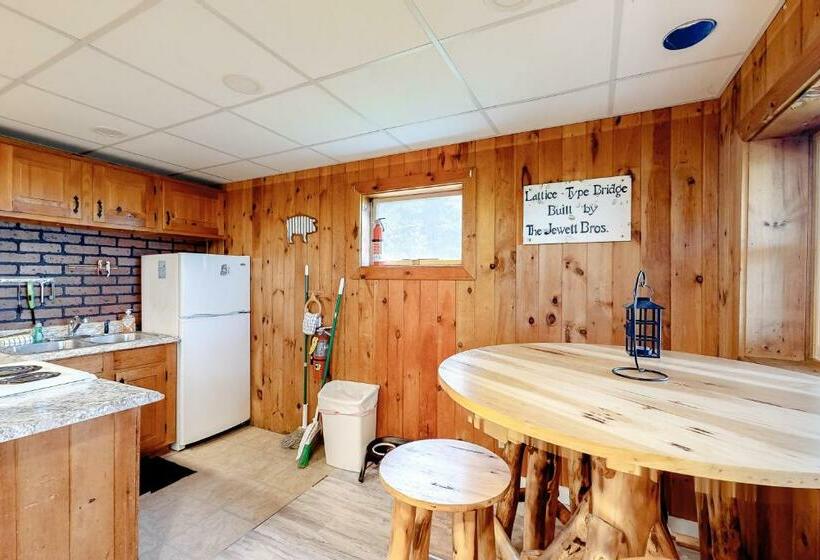 Апартаменты 2 Спальни, Modern Log Chalet   Lower Unit