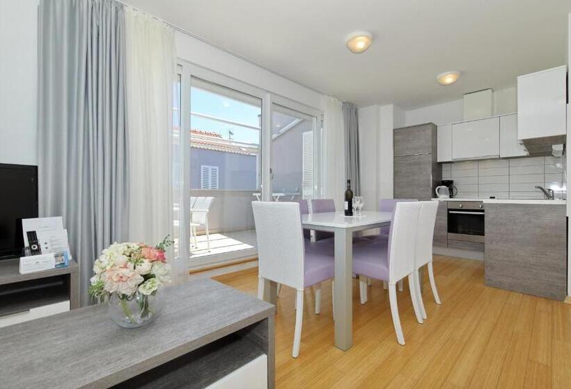 2 베드룸 컴포트 아파트, Sunnyside Apartments Petrčane