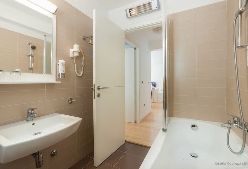 2 베드룸 컴포트 아파트, Sunnyside Apartments Petrčane