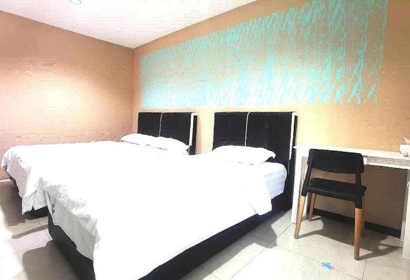 Семейный Номер Совместный Санузел, Oyo Home 90667 Chen Room Bs