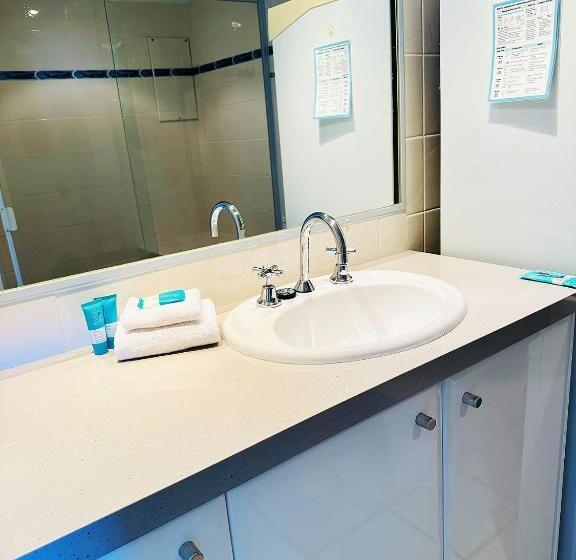 2 Bedrooms Apartment River View, Banyandah Towers