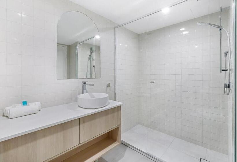 2 Bedroom Apartment Garden View, Surfers Century Oceanside Apartments