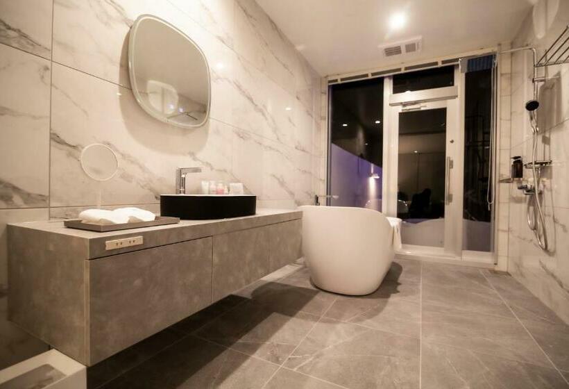 ویلای 1 خوابه با چشم‌انداز دریا, Ronsard Resort Irabu