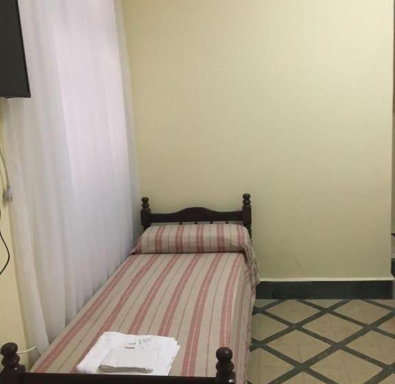 اتاق استاندارد چهار تخته, Hosteria San Martin