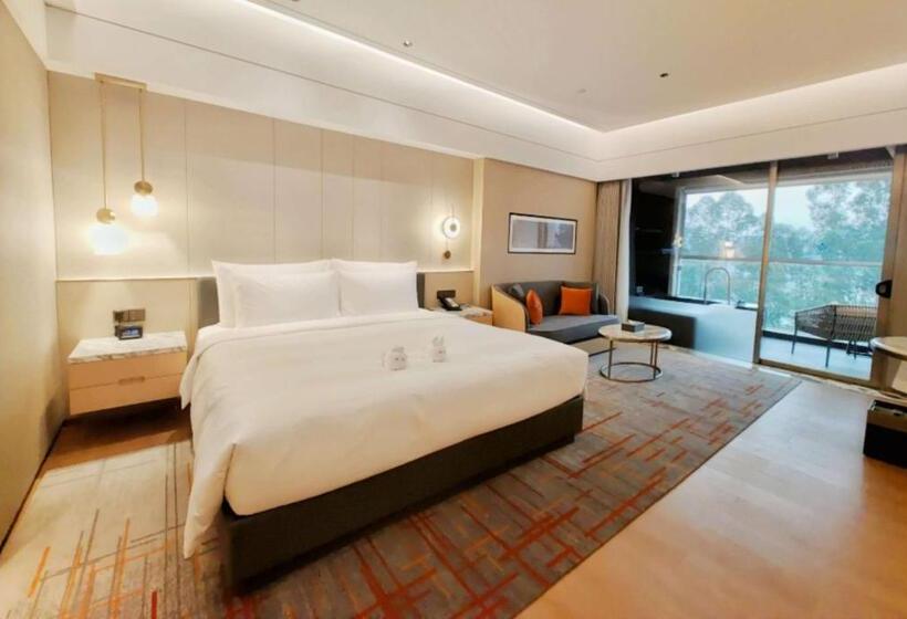 Номер Superior Кровать Кинг, Wyndham Grand Zhaoqing Downtown