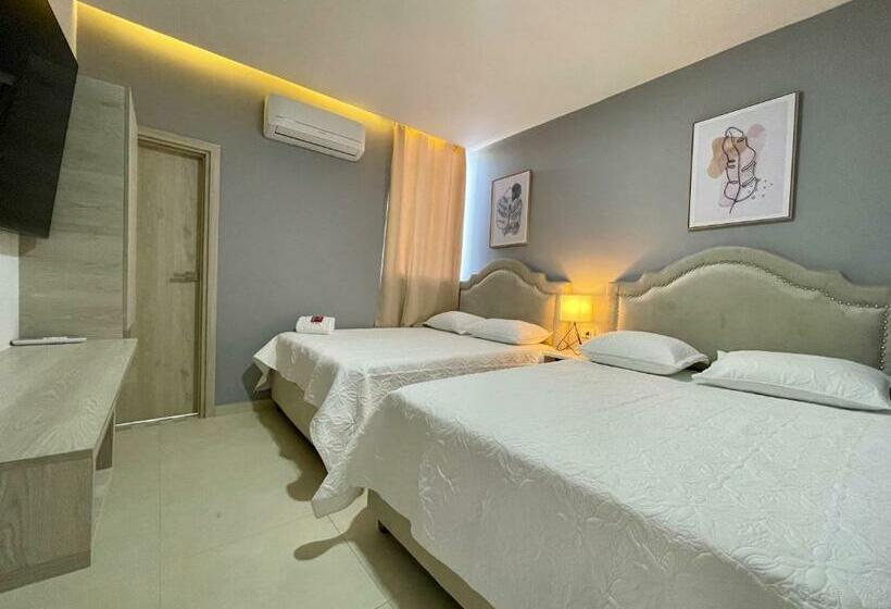 غرفة قياسية رباعية, Provincia Plaza