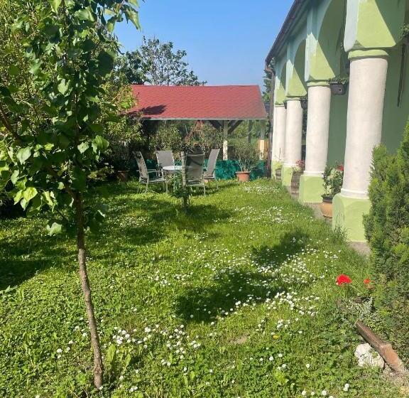 Шале 1 Спальня, Na úpatí Pálavy