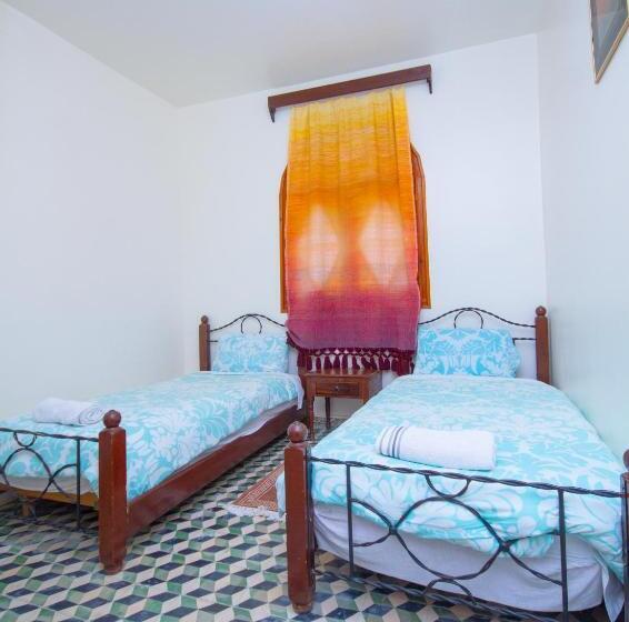 اتاق استاندارد با تراس, Touraghine