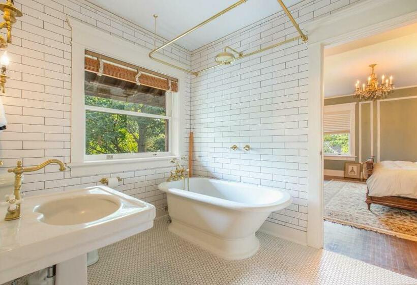 Люкс 3 Спальни, Martha S Bed And Breakfast