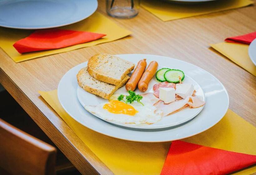 اتاق استاندارد برای معلولان, Arena