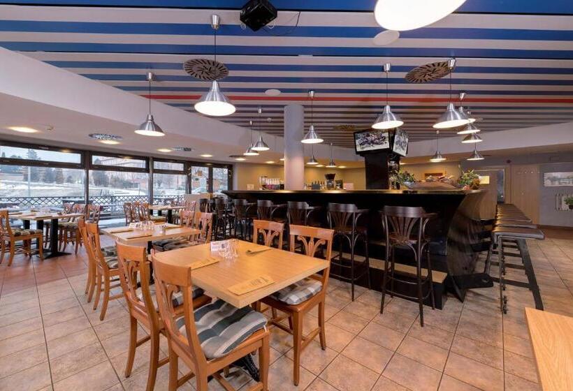 اتاق استاندارد چهار تخته, Arena