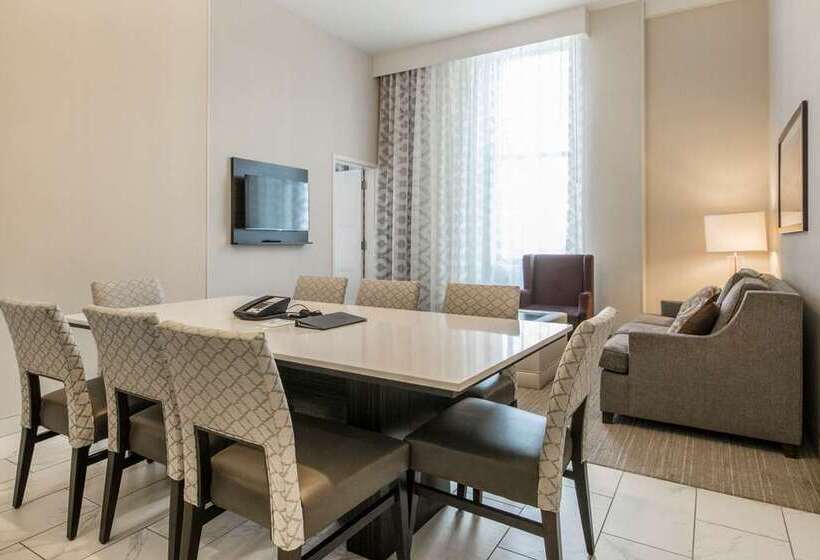스위트, Embassy Suites Louisville Downtown