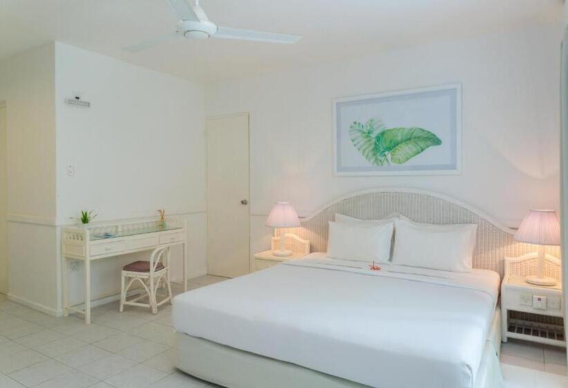اتاق استاندارد, Equator Village Resort