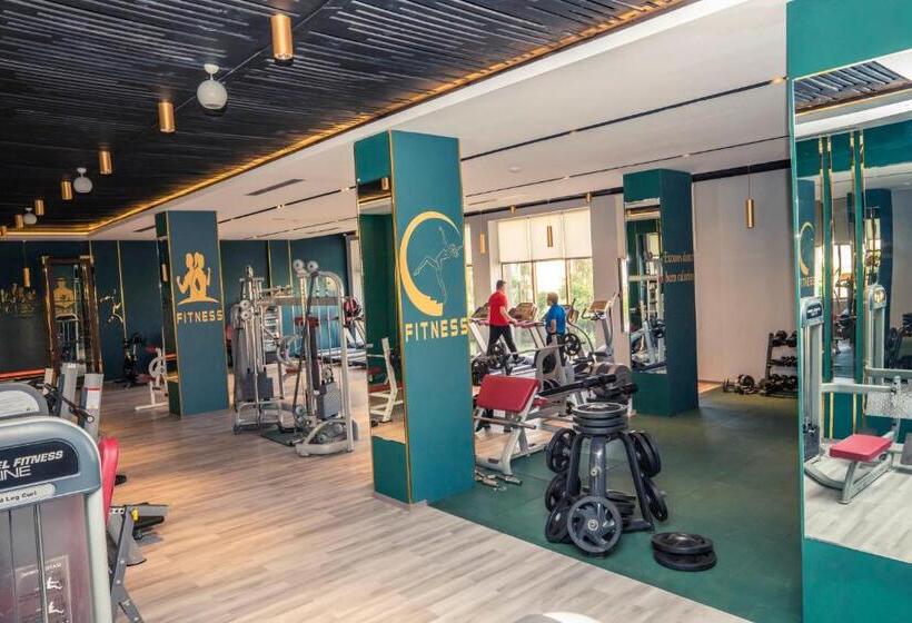 اتاق لوکس با تخت بزرگ, Highcrest