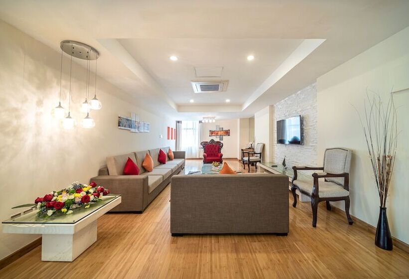 سوئیت پرزیدنت, Prideinn Azure Hotel Nairobi Westlands
