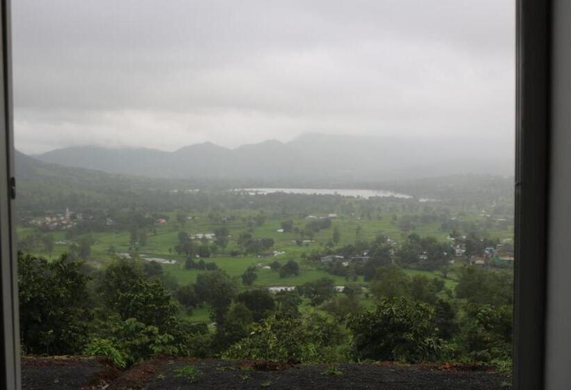 اتاق خانوادگی, Shinde S Tikona Valley Farm