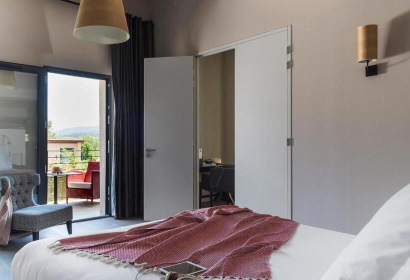 Вилла 3 Спальни с Бассейном, Les Lodges Sainte Victoire Hotel & Spa