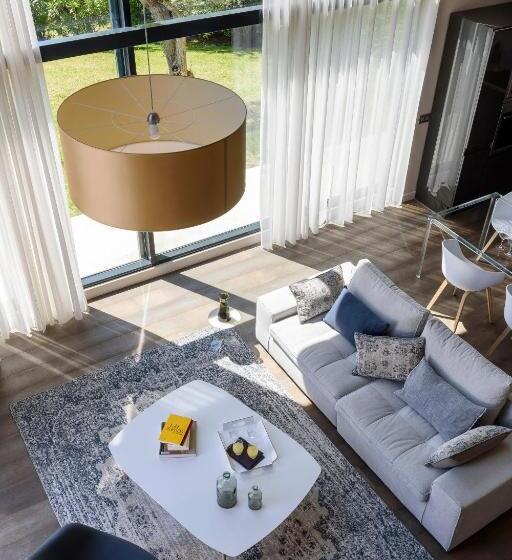 Вилла 3 Спальни с Бассейном, Les Lodges Sainte Victoire Hotel & Spa