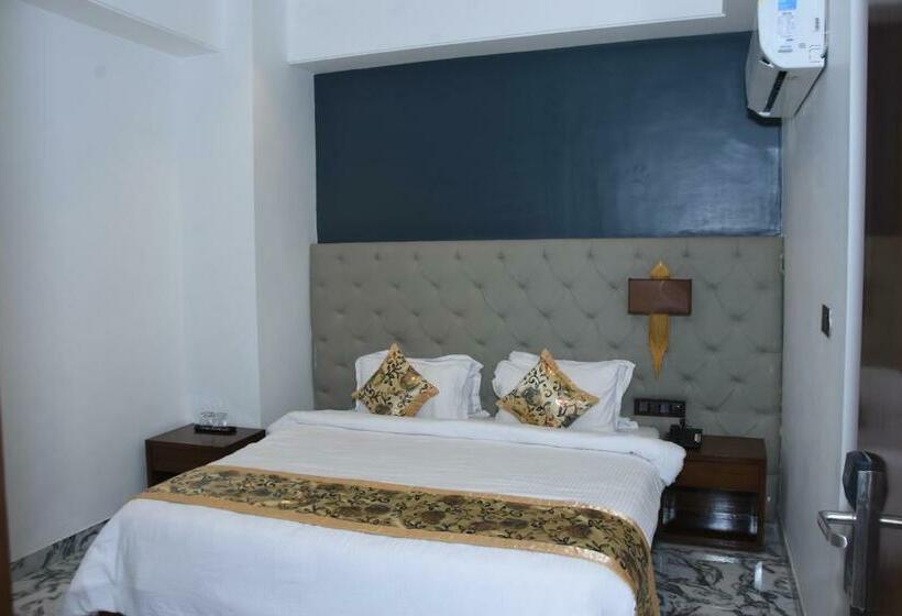 이코노미 룸, Haveli