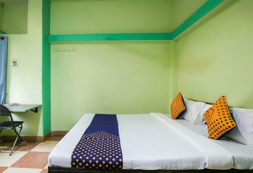 Номер Стандарт Трехместный, Spot On 67841 Hotel Rajeshwar
