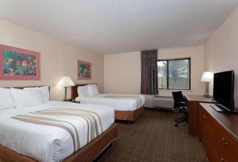 Deluxe Suite, Norwood Inn & Suites Indianapolis