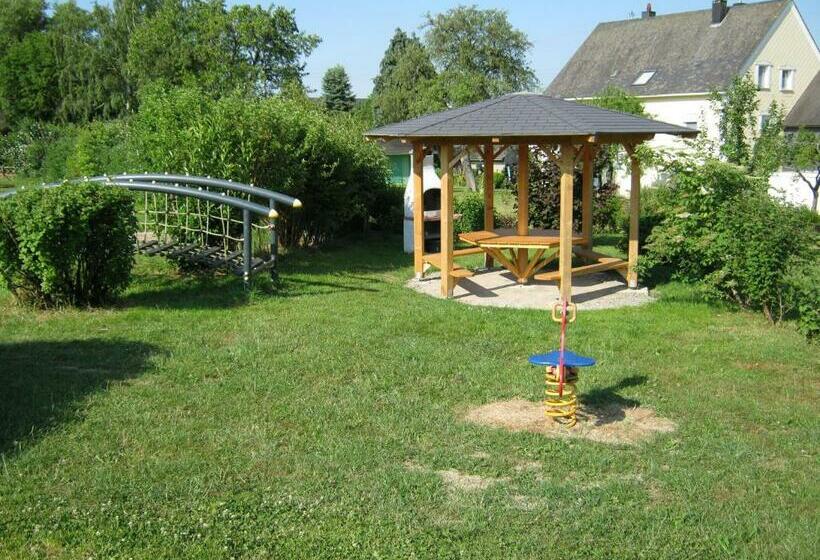 Студия Стандарт, Stierstall Suite Pension Wahlenau