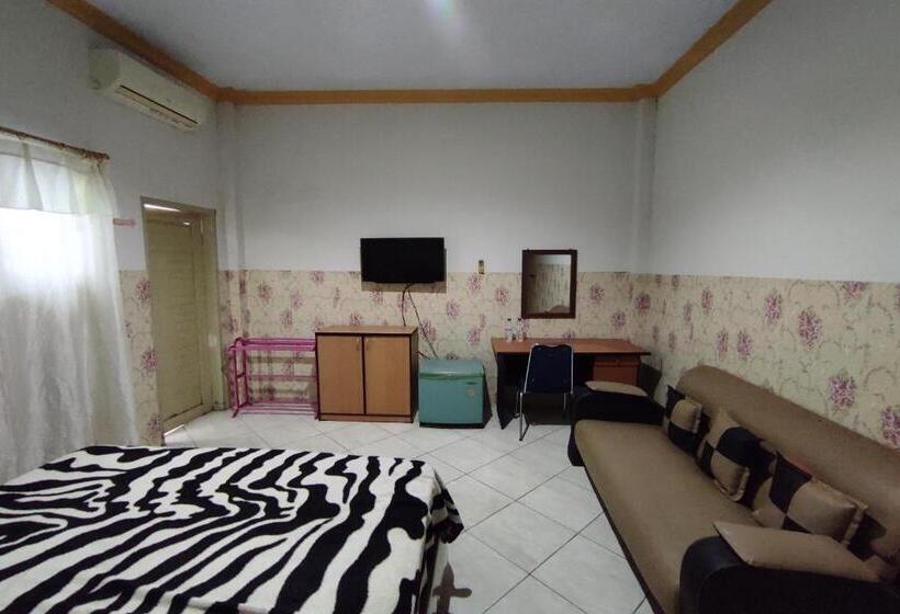 Номер Deluxe, Capital O 91650 Hotel Pratama