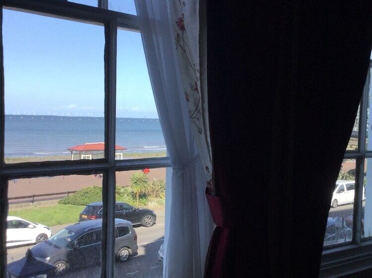 Четырехместный номер Премиум, The Trevone, Llandudno