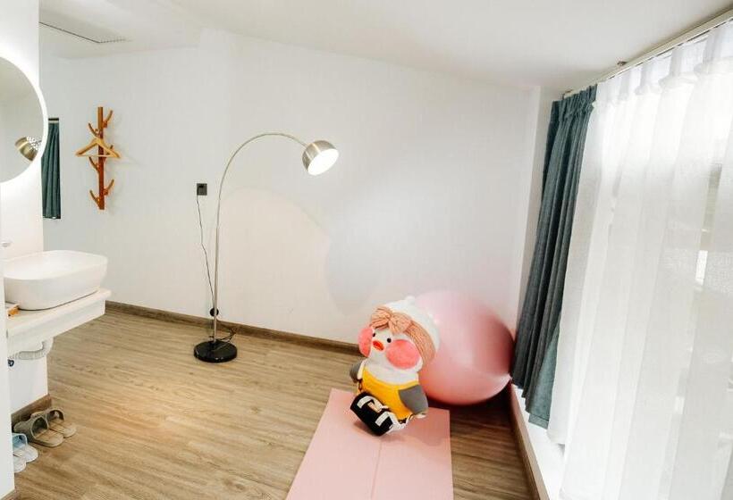 带大床的豪华间, Guihua Road 106th Hostel