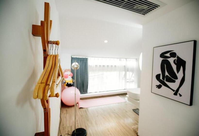 带大床的豪华间, Guihua Road 106th Hostel