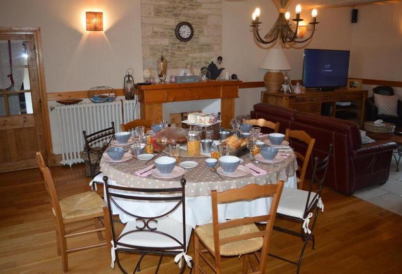 Семейный Номер, Gîte De La Cour