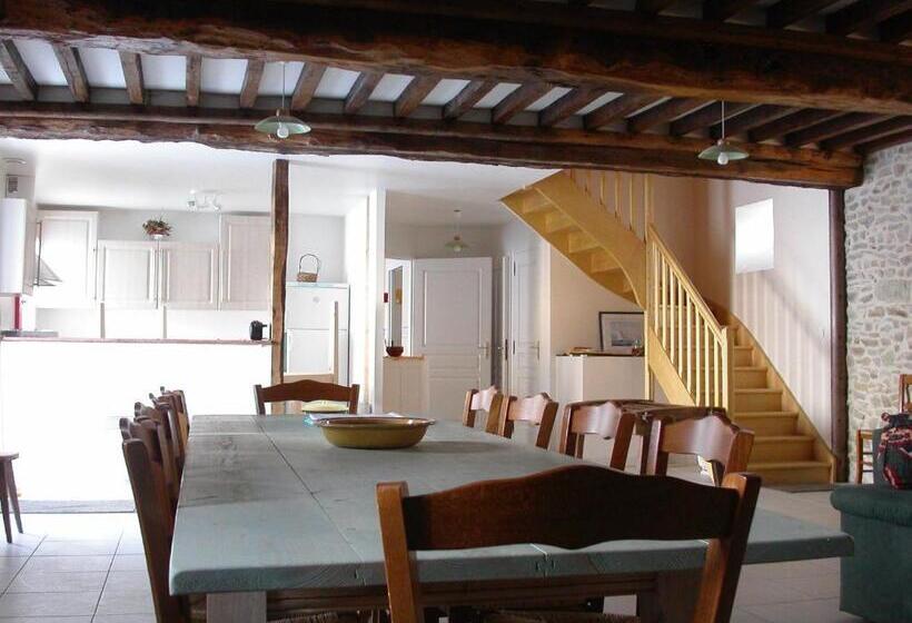 Дом 3 Спальни, Gîte De La Cour