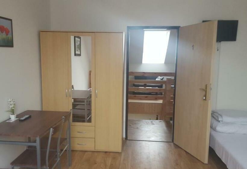 Номер Стандарт Трехместный, Farm Stay Nh Stables