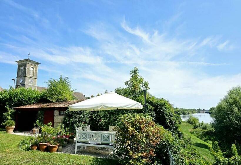 Номер Superior, Jan S Place In Burgundy
