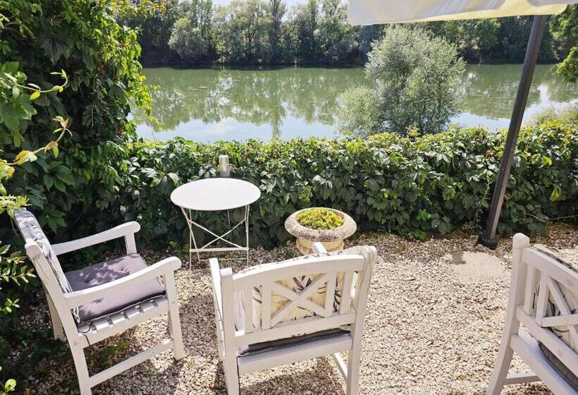 Семейный Номер, Jan S Place In Burgundy