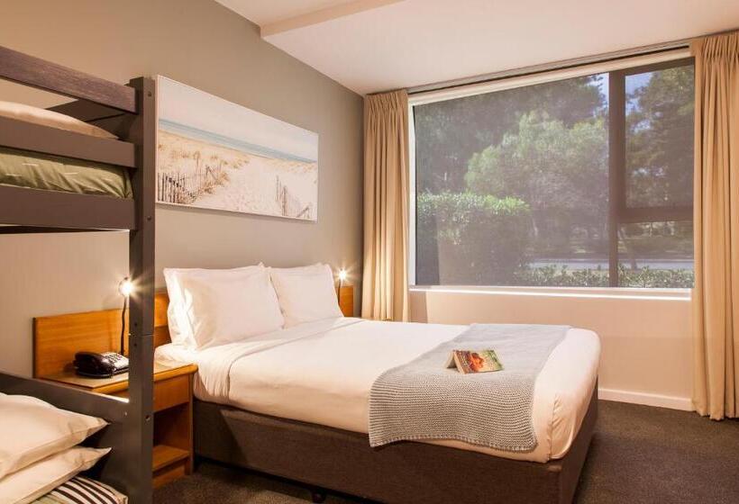 패밀리 룸, Kings Park Motel