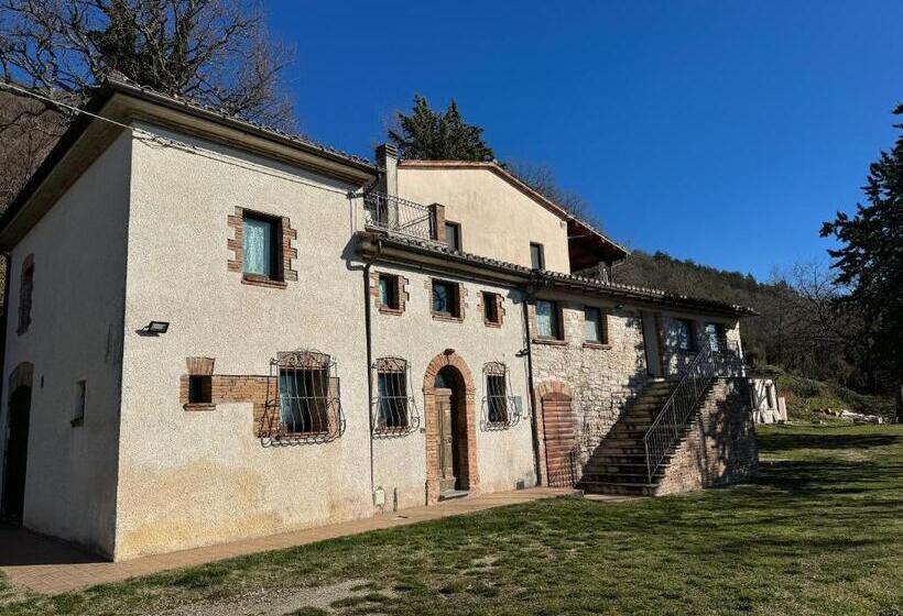 景色の見える一ベッドルームアパートメント, Agriturismo Castelvecchio, Casa Vacanza Con Piscina A Fabriano