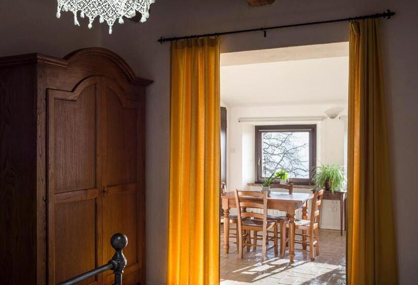 景色の見える一ベッドルームアパートメント, Agriturismo Castelvecchio, Casa Vacanza Con Piscina A Fabriano