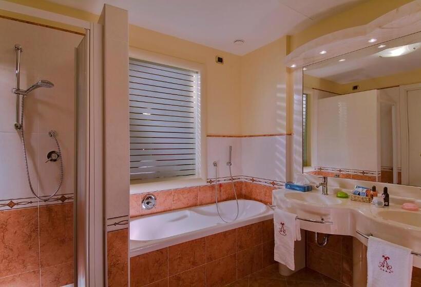 اتاق استاندارد با بالکن, Terme All'alba