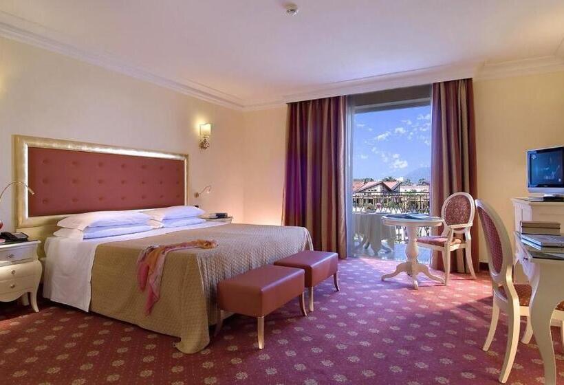 اتاق استاندارد سه تخته با بالکن, Terme All'alba
