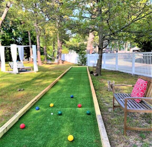 스탠다드 룸 킹사이즈 침대, The Seagrove Suites & Guest Rooms
