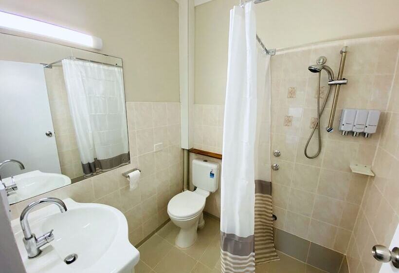 家庭间, Nowra Motor Inn