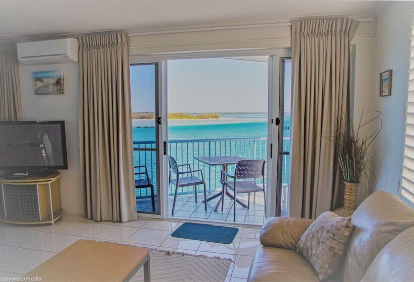 패밀리 아파트, Tripcony Quays Apartments