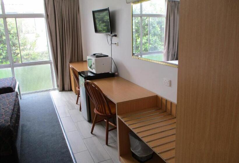 패밀리 룸, Airway Motel