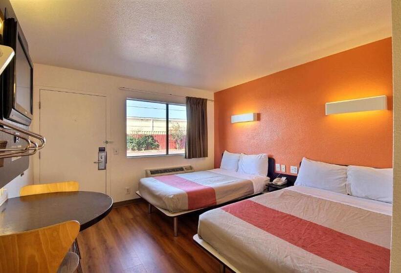 디럭스 4인 룸, Motel 6laredo, Tx  South