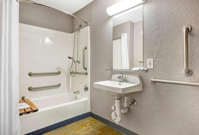Номер Стандарт Адаптированный для Инвалидов, Motel 6issaquah, Wa  Seattle  East